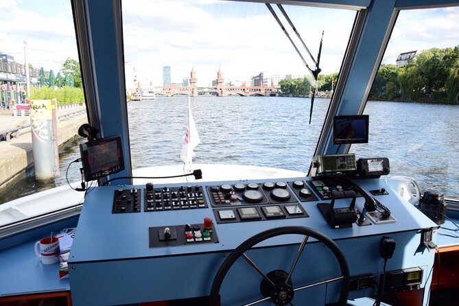Berlin Capital 4-Course Sunset Dinner Cruise Including Drinks - Logistics that matter: how to show up ready