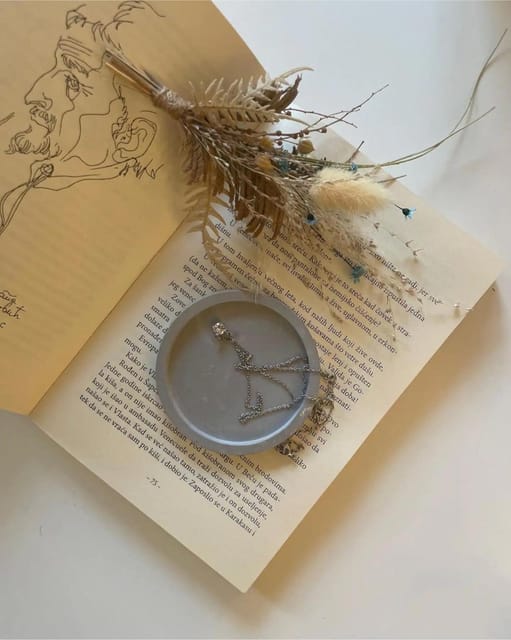 Berlin: Casting Workshop with Natural Materials - Inside the Apartment in Gesundbrunnen: A Small-Group Craft Evening
