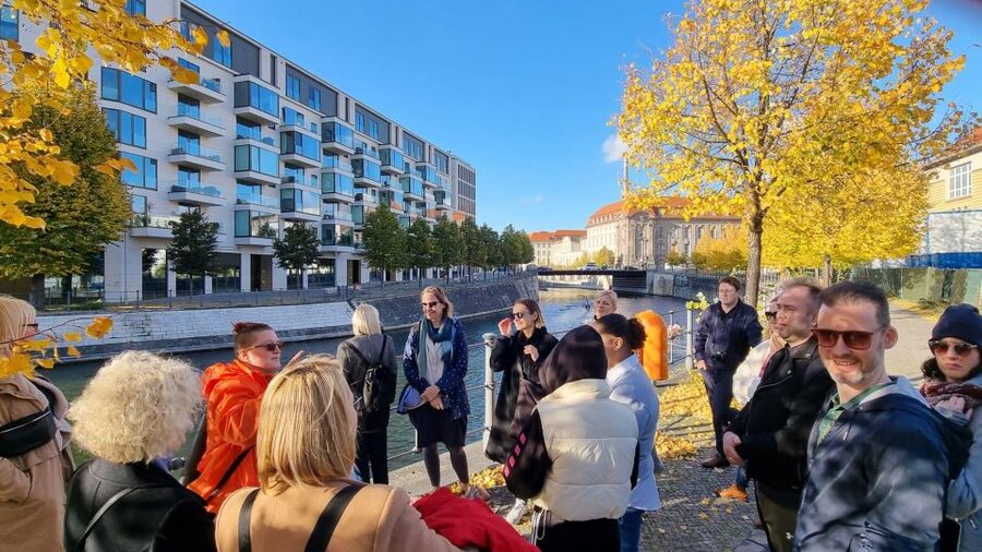 Berlin: Charité Hospital Walking Tour of Medical History - Robert-Koch-Platz to the Veterinary Anatomy Theatre: getting your bearings