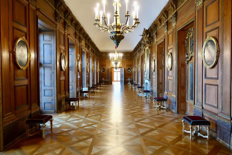 Berlin: Charlottenburg Palace & Gardens Ticket & Audio Tour - Inside the Old Palace: how the visit flows in real time