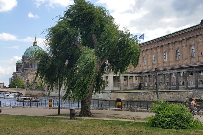 Berlin City Center: The Most Famous Sites (private 3 hours Walking tour) - Stop 4: Gendarmenmarkt for a shift into Berlin’s beauty-and-order side