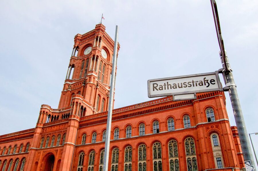 Berlin: City Center Walking Tour - Bebelplatz, Prinzessinnenpalais gardens, and Gendarmenmarkt coffee break