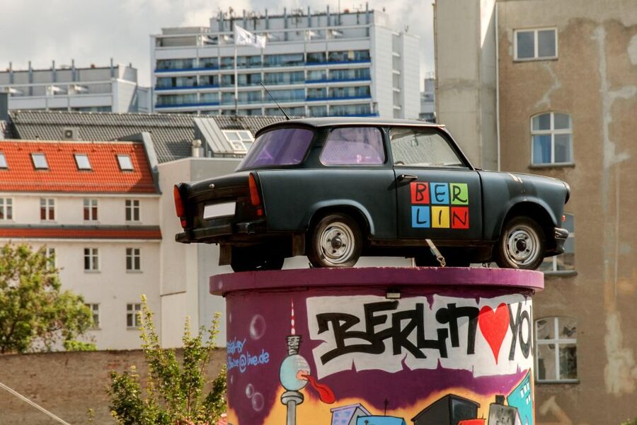 Berlin: City Sightseeing Hop-On Hop-Off Bus Tour - Classic Route: From Tauentzienstraße and KaDeWe to the Brandenburg Gate