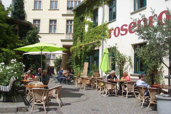 Berlin City Walking Tour of Scheunenviertel and Hackesche Höfe in Berlin Mitte - The guide factor: Why Swen Goetz makes the walk feel personal