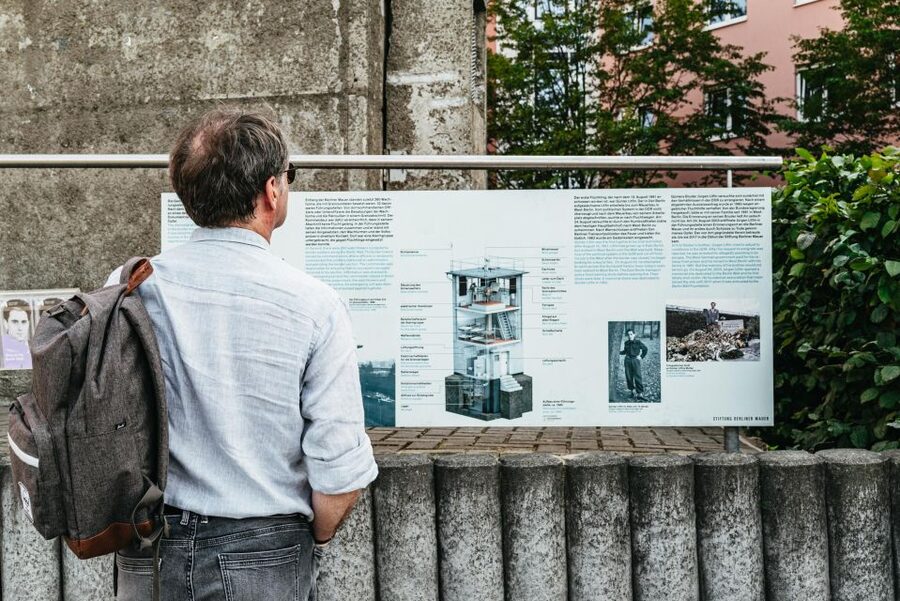Berlin: Cold War & Berlin Wall History Guided Bike Tour - Riding toward Brandenburg Gate: why the route ends here