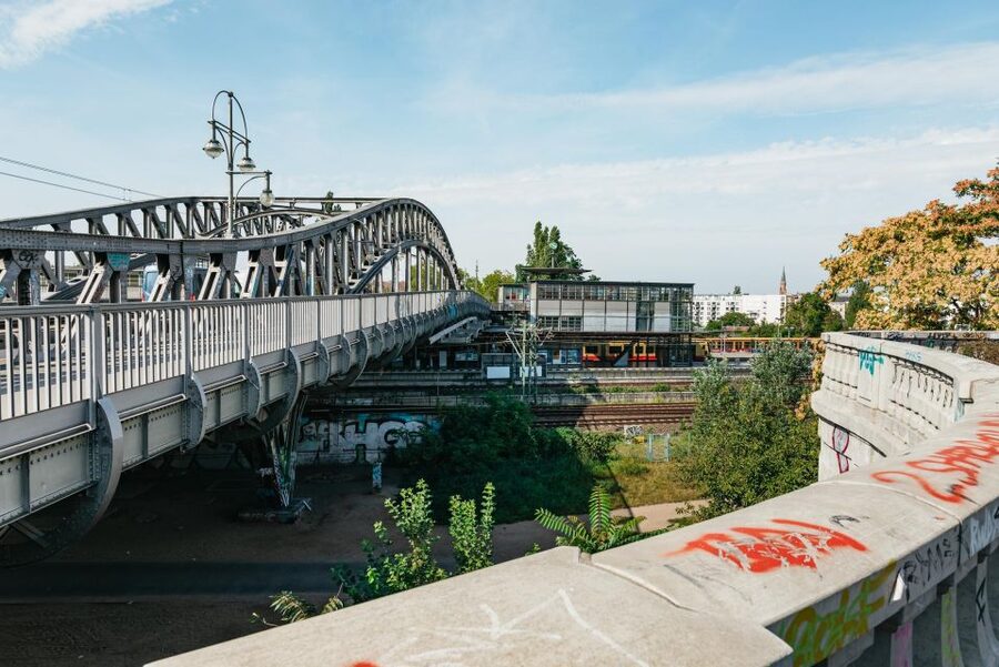 Berlin: Cold War & Berlin Wall History Guided Bike Tour - The former border line: Wall fragments you can follow