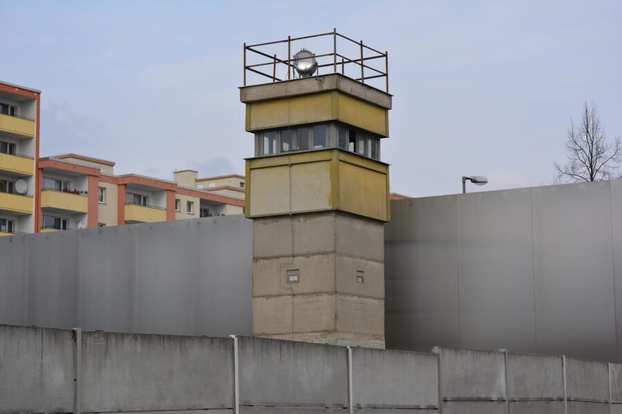 Berlin: Cold War History and Berlin Wall Guided Walking Tour - What the Guides Add: Storytelling, Photos, and Lots of Q&A