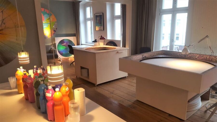 Berlin: Create Your Own Spin Painting at Jans Echternacht - The 1-Hour Workshop: What Happens Step by Step