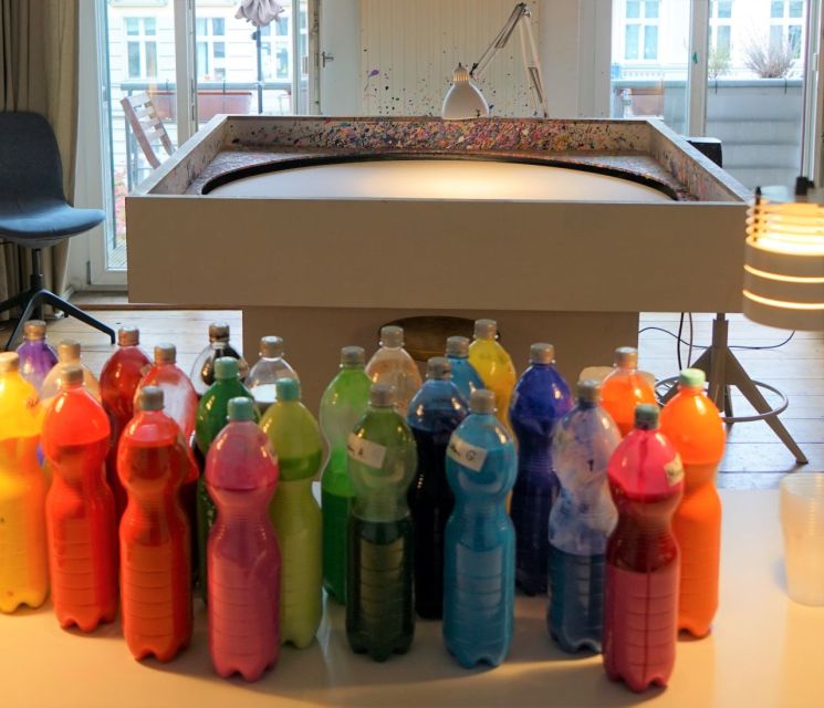 Berlin: Create Your Own Spin Painting at Jans Echternacht - The Instructor and Private Group Setup: Who This Works Best For
