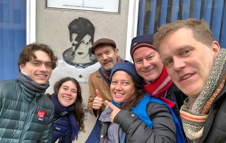 Berlin: David Bowie & 1970s Berlin Guided Walking Tour - Bowie’s orbit: the flat with Iggy Pop, nightlife stops, and the Berlin Wall