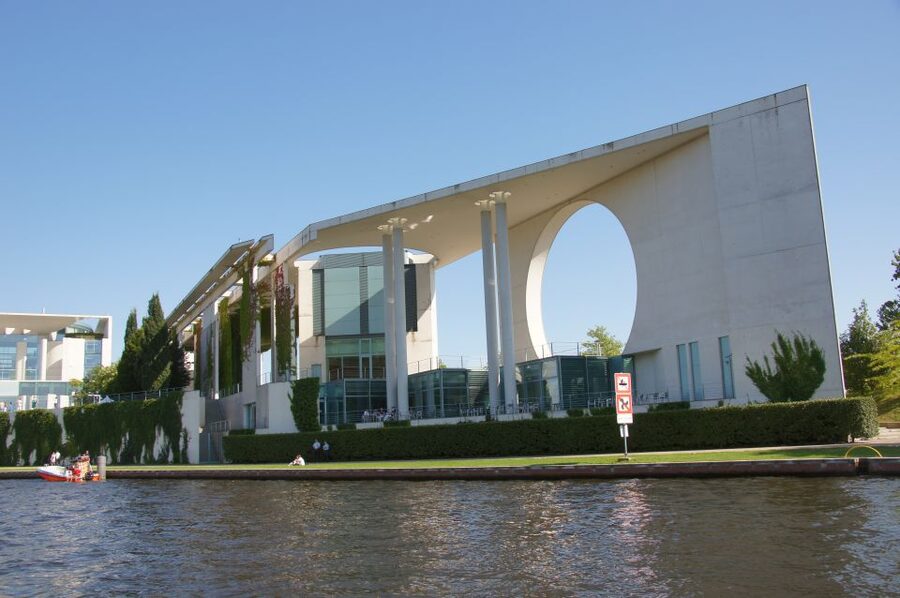 Berlin: Dinner Cruise on the Spree with Prosecco - How the cruise fits your evening (and why 150 minutes works)