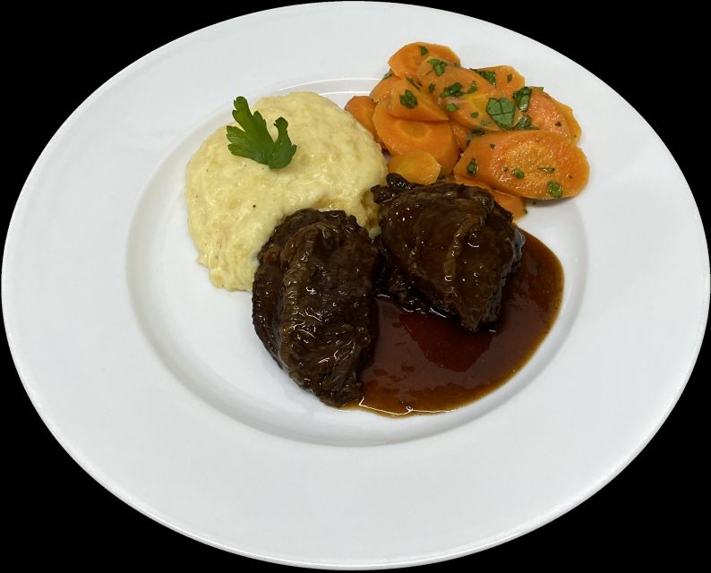 Berlin: Dinner Cruise on the Spree with Prosecco - Your dinner and drinks: Berlin Dinner vs Capital Dinner options
