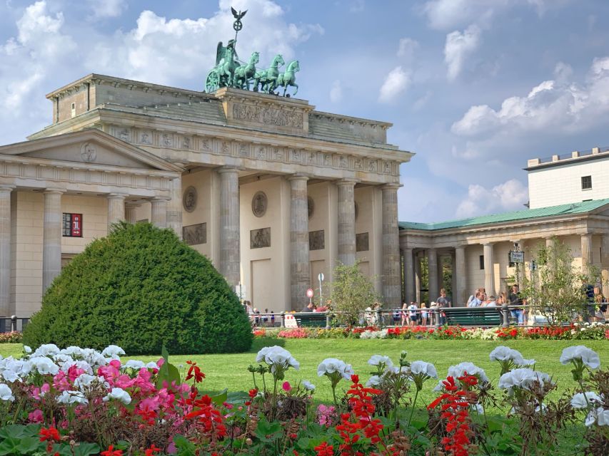 Berlin: Discover Berlin Walking Tour - Brandenburg Gate and Palace Square: Power, Symbols, and Change