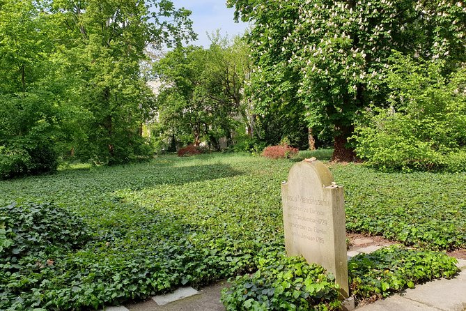 Berlin during Nazism - Tour in Italian - Old Jewish Cemetery: What’s Left When the Gestapo Came