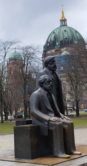 Berlin (E)Bike Tour Historical Highlights in Small groups - Stop-by-Stop: TV Tower to Unter den Linden to Museum Island