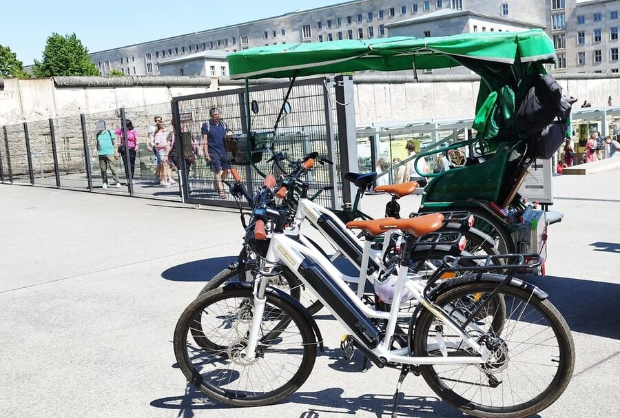 Berlin (E)Bike Tour Historical Highlights in Small groups - Why This Tour’s $82 Price Can Make Sense