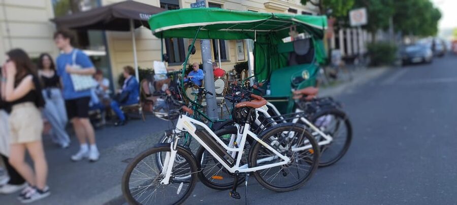 Berlin (E)Bike Tour Historical Highlights in Small groups - Meeting Point at Weinbergsweg 6 Near Rosenthaler Platz