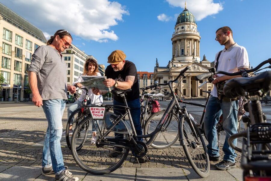 Berlin: E-Bike Tour of the Berlin Wall and Mitte Highlights - Mauerpark and Bernauer Strasse: where a divided park still shows traces