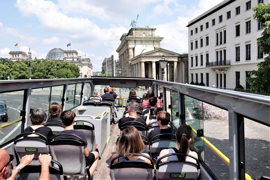 Berlin: East and West Hop-On Hop-Off Bus Tour - Berlin Hauptbahnhof, Victory Column, and the Zoo Side: Finishing Strong