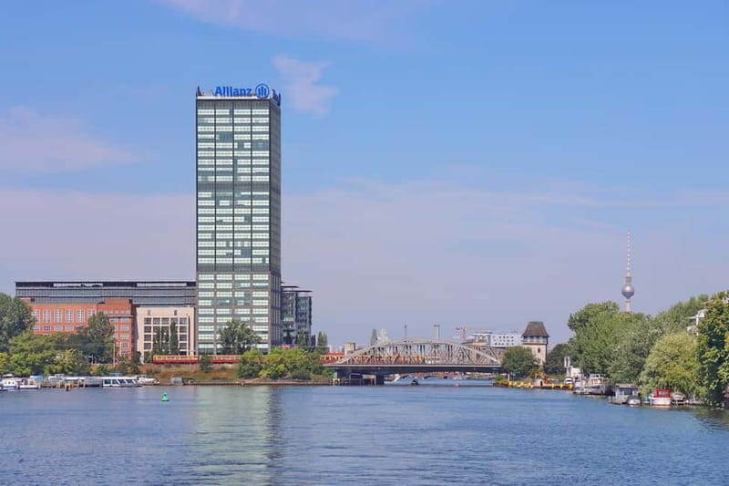 Berlin: East Side Gallery Spree Cruise in a Solar Catamaran - Should you book the East Side Gallery Spree Cruise?
