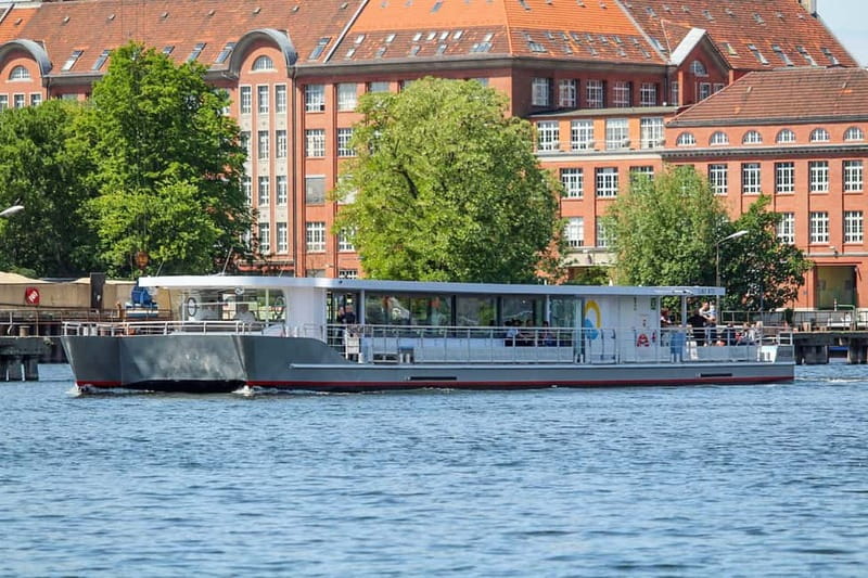 Berlin: East Side Gallery Spree Cruise in a Solar Catamaran - Starting at Jannowitzbrücke: the easiest Berlin meeting point