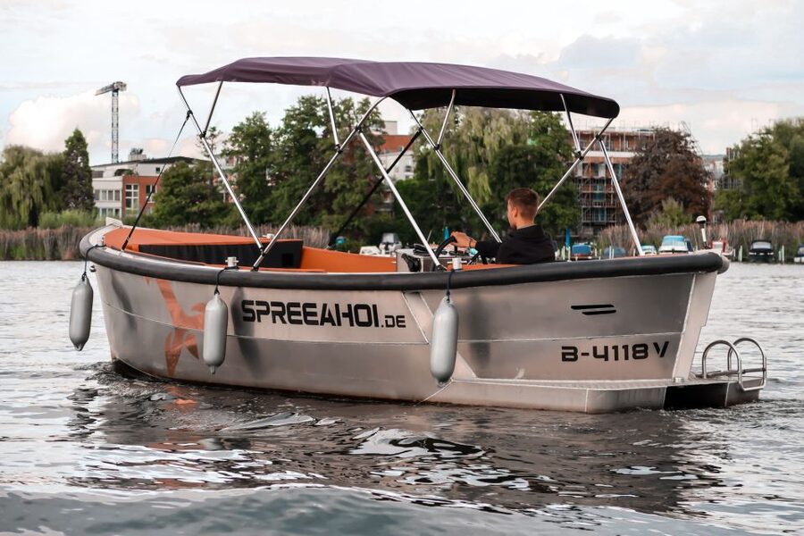 Berlin: Electric Boat Rental for self-driving 2 hrs - The 2-hour route: Treptow, Kreuzberg, Rummelsburg, and Müggelsee access
