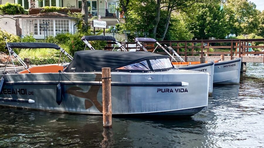 Berlin: Electric Boat Rental for self-driving 2 hrs - Practical tips that make the first-time captain experience smoother