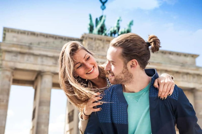 Berlin Essentials: Private Photoshoot at Berlin's top sites - Meeting at Berlin Pavillon am Reichstag: the session starts with momentum