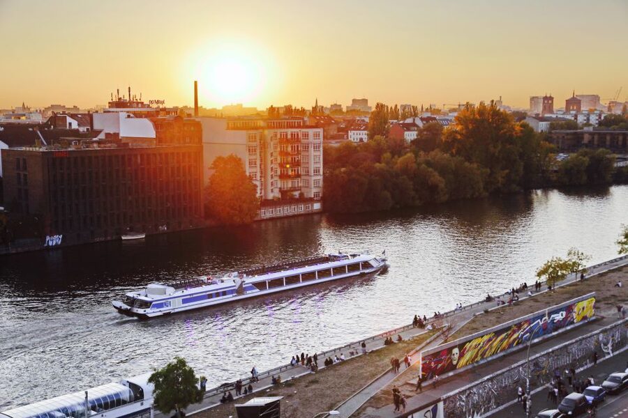 Berlin: Evening City Sightseeing Cruise - Key things that make this cruise worth your time