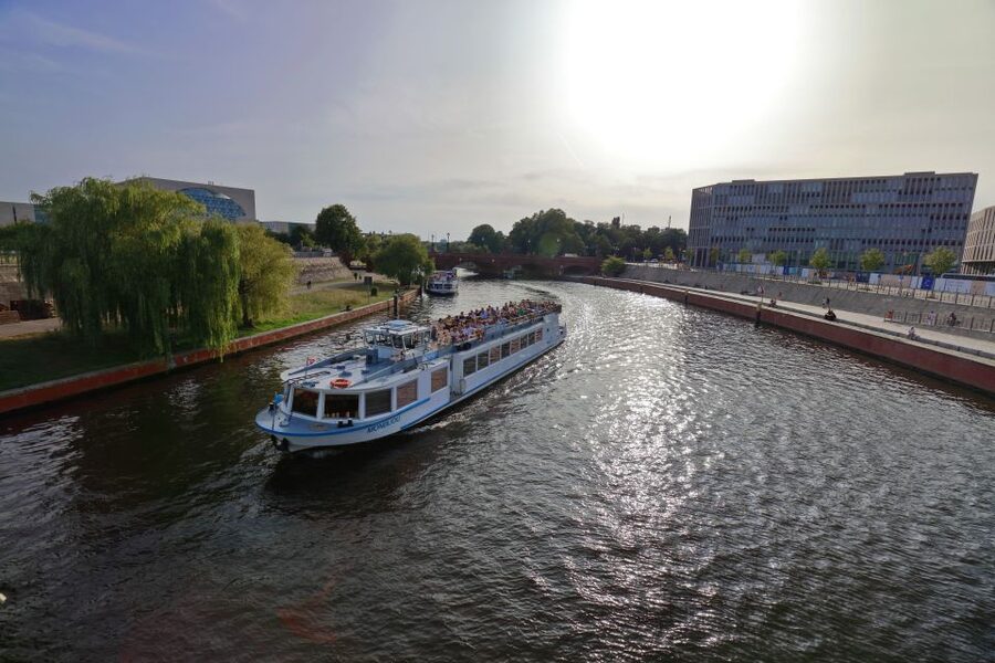 Berlin: Evening City Sightseeing Cruise - Evening on the River Spree: why this works in Berlin