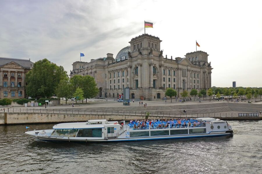 Berlin: Evening City Sightseeing Cruise - Museum Island and the Berlin Cathedral: the central landmarks you’ll actually want to look for