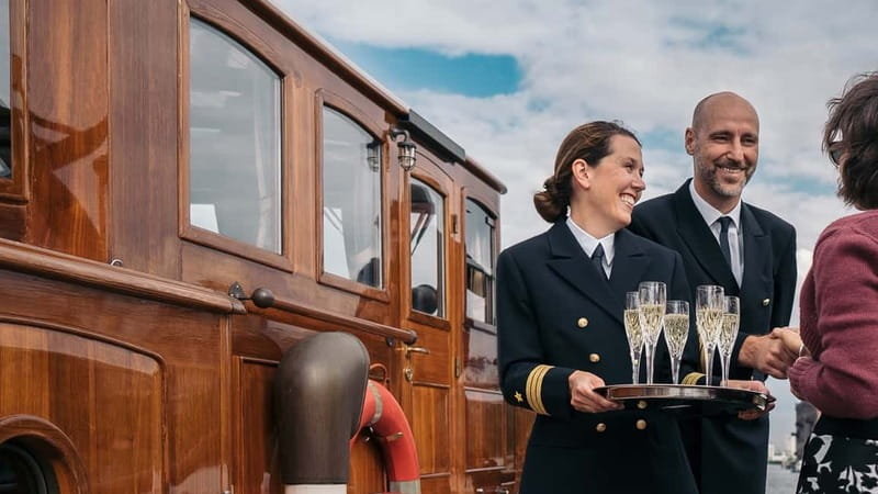Berlin: Evening Yacht Cruise with Aperitif & Dinner Upgrade - Picking Your Seat: Sundeck Comfort vs Front-Row Views