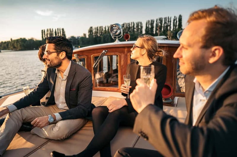 Berlin: Evening Yacht Cruise with Aperitif & Dinner Upgrade - The Included Aperitif: Choose Your Drink, Then Settle In