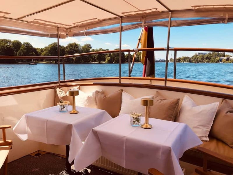 Berlin: Evening Yacht Cruise with Aperitif & Dinner Upgrade - The Music and the “Not Guided” Reality Check