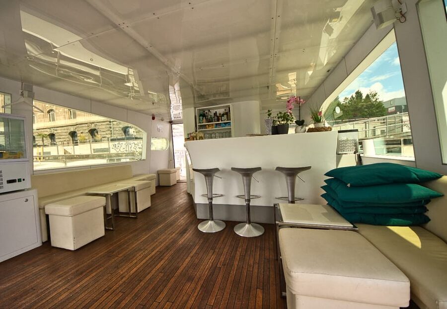 Berlin: Exclusive Boat Tour on a Solar-Powered Catamaran - Getting There on Time: Oberbaumbrücke, nhow Hotel, and Timing