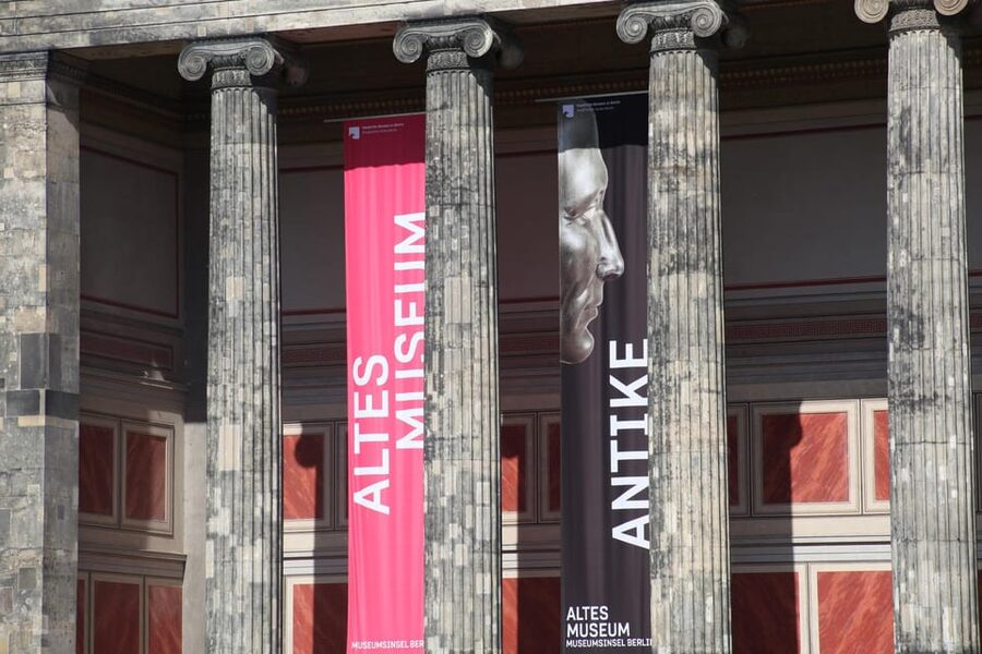 Berlin: Exclusive Private Tour of the Museum Island - Humboldt Forum courtyards: reading the palace story