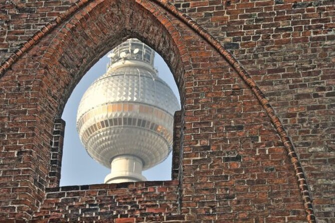 Berlin: Experience the Alternative Kreuzberg on a Bike Tour - Liegnitzer Straße and the car loft: when capitalism is weirdly specific