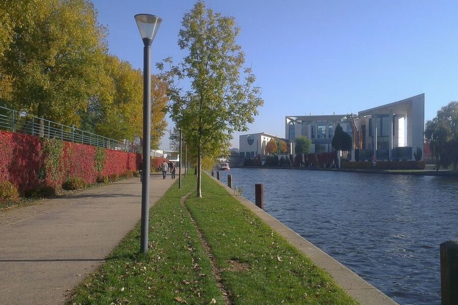 Berlin Express: Private 1-Hour E-Rickshaw Ride - The one-hour loop: how the guide keeps it personal