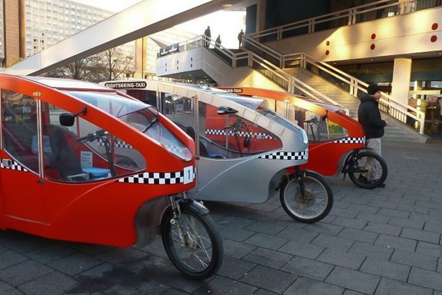 Berlin Express: Private 1-Hour E-Rickshaw Ride - Potsdamer Platz to the Brandenburg Gate: the big sight with room to breathe