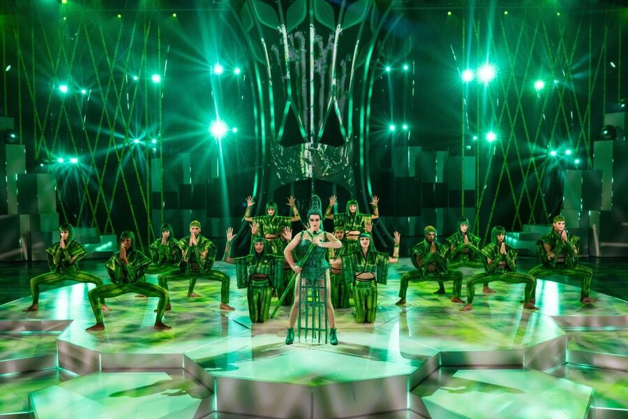 Berlin: FALLING | IN LOVE Grand Show Friedrichstadt-Palast - Seats and timing: how to plan your 2.5 hours well