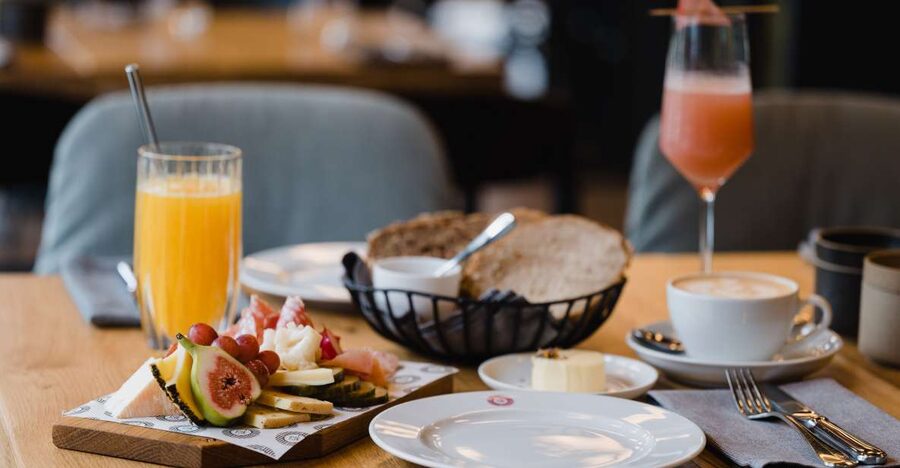 Berlin: Fine Dining Breakfast with Champagne in Schoneberg - Champagne, coffee, and your two-dish breakfast plan