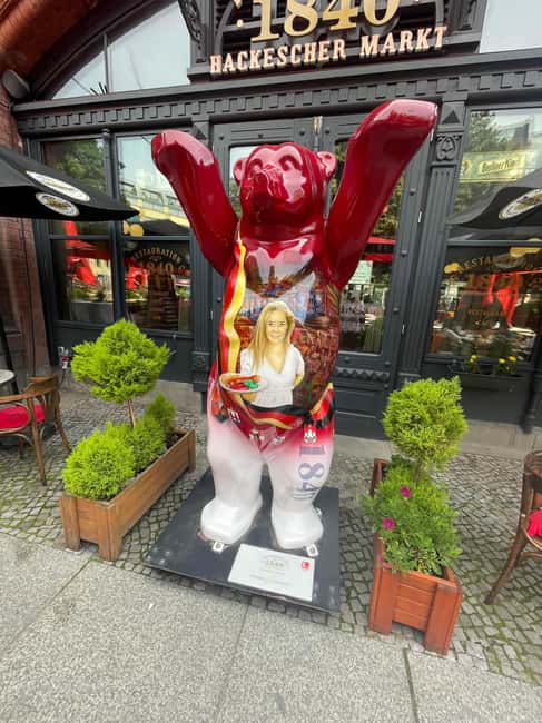 Berlin: Food Tour in Hidden Gems for Small Groups - Vegan options, without making you feel like a side quest