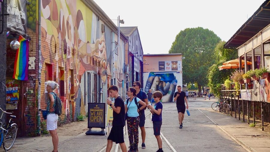 Berlin Food Tour: Must-Try German & Berliner Classics - Dessert and Sweet Treats: The Part You’ll Talk About After