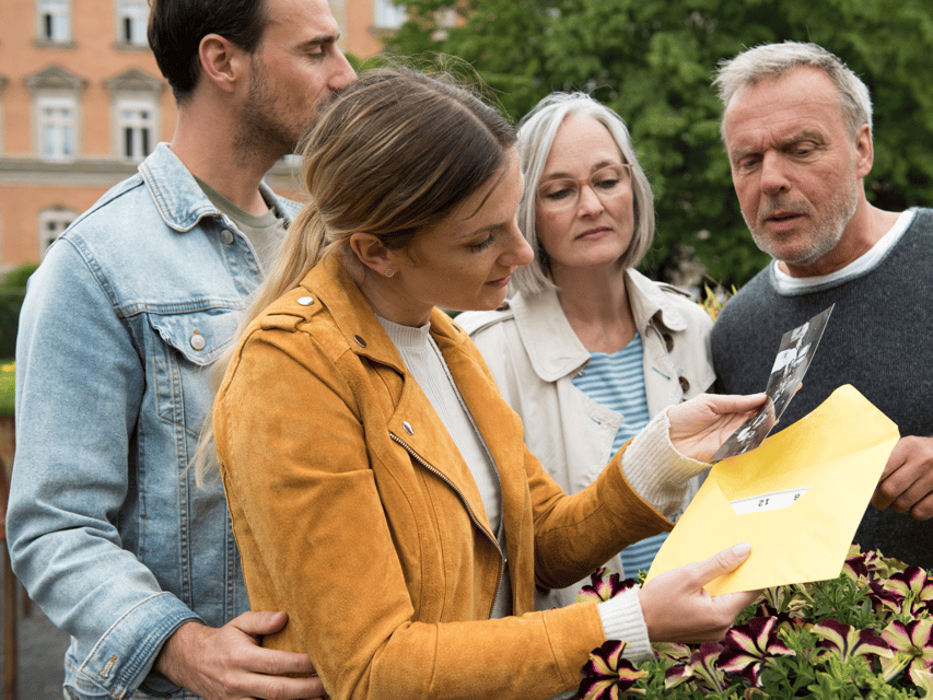 Berlin Friedrichshain: Outdoor Crime Mystery Tour - How the Game Works: Stations, Puzzles, and Codes