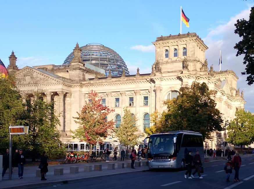 Berlin: From East to West & Wall Tour by Bike with a Guide - East Side Gallery: Berlin Wall views with time to breathe