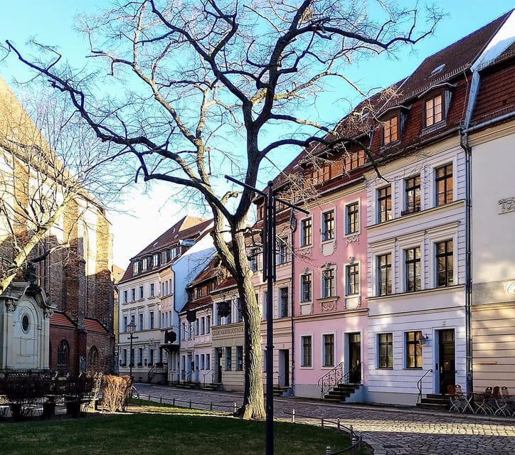 Berlin: From East to West & Wall Tour by Bike with a Guide - Rolling into Mitte: Alte Münze, Nikolaiviertel, and scenic pauses