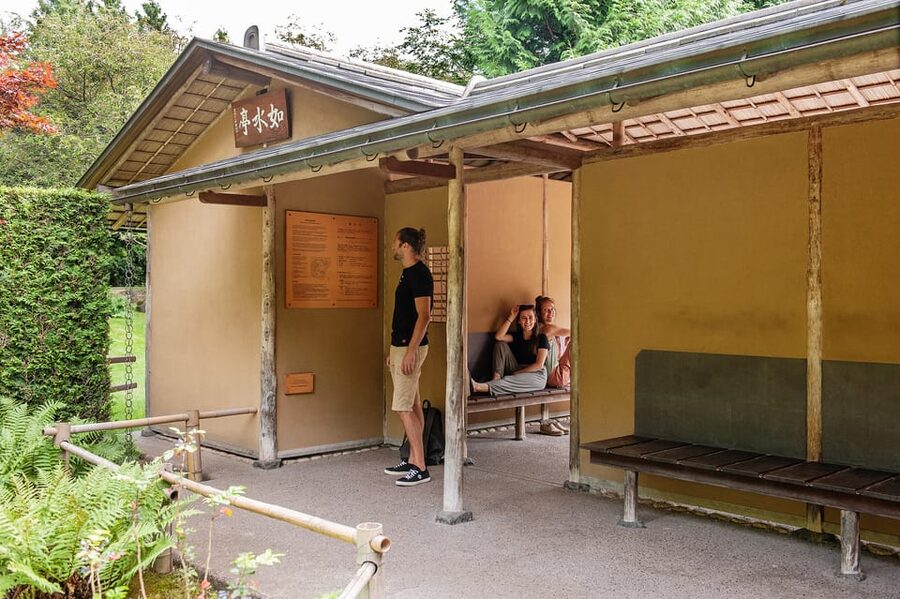 Berlin: Gärten der Welt Guided Tour - Small frictions: crowds and hearing the guide