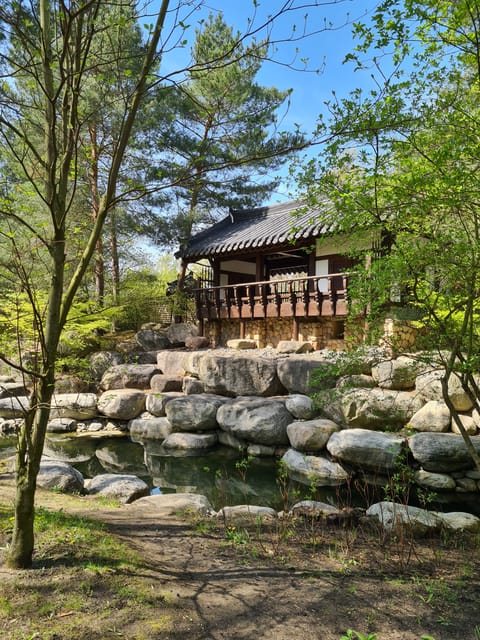 Berlin: Gärten der Welt Guided Tour - Chinese, Balinese, and English-style areas: spotting meaning in the planting