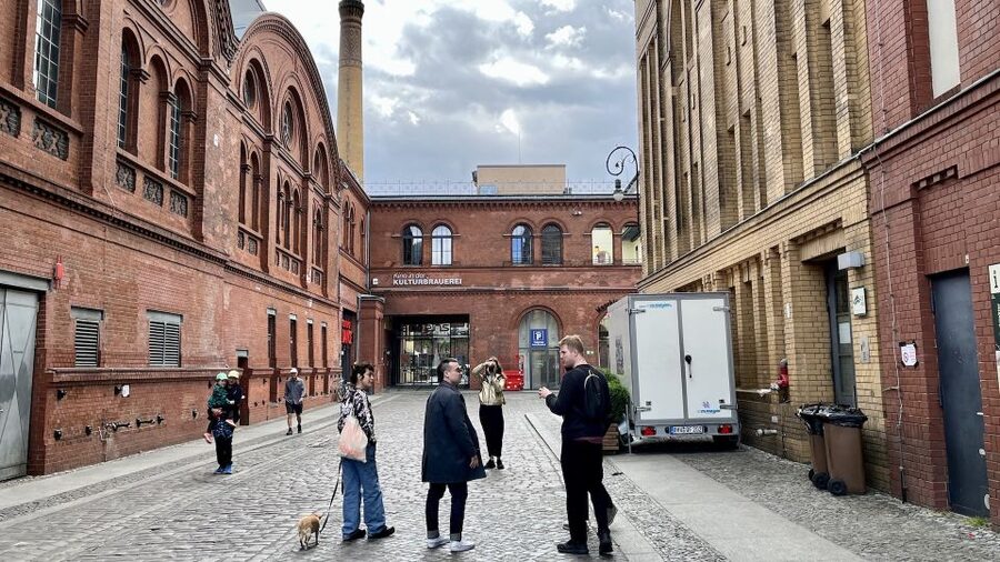 Berlin: Gourmet Food & Cultural Walking Tour - Price and value: what $175 buys you in a 3-hour window