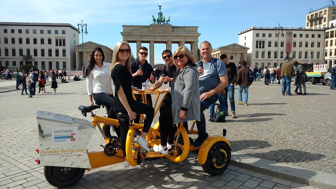 Berlin : Guided Private Sightseeing Tours with Funbikes, Teambikes - Museum Island and the Schlüterhof area: major museums, short stops, clear context